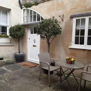 Royal Crescent Courtyard Bath